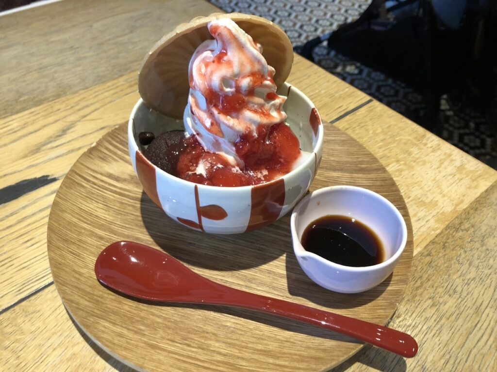 いちごクリームあんみつ