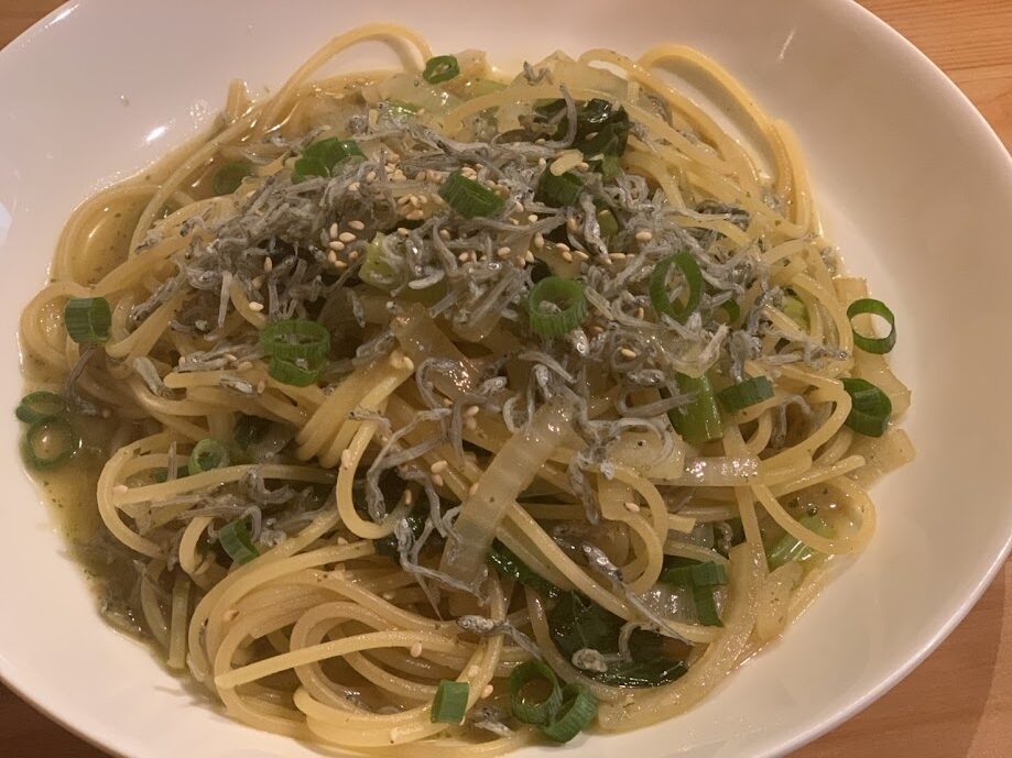 パスタ（ジャコと小松菜と玉ネギの和風仕立て）