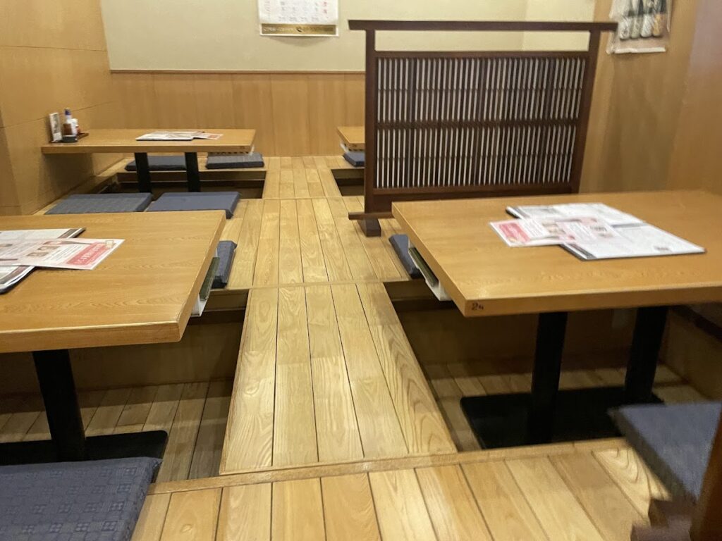 掘りごたつ式の座敷席