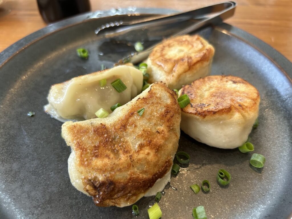 手包自家製　焼き餃子・焼き小籠包