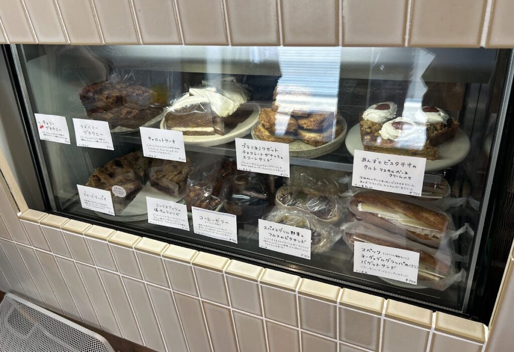 ショーケース内
