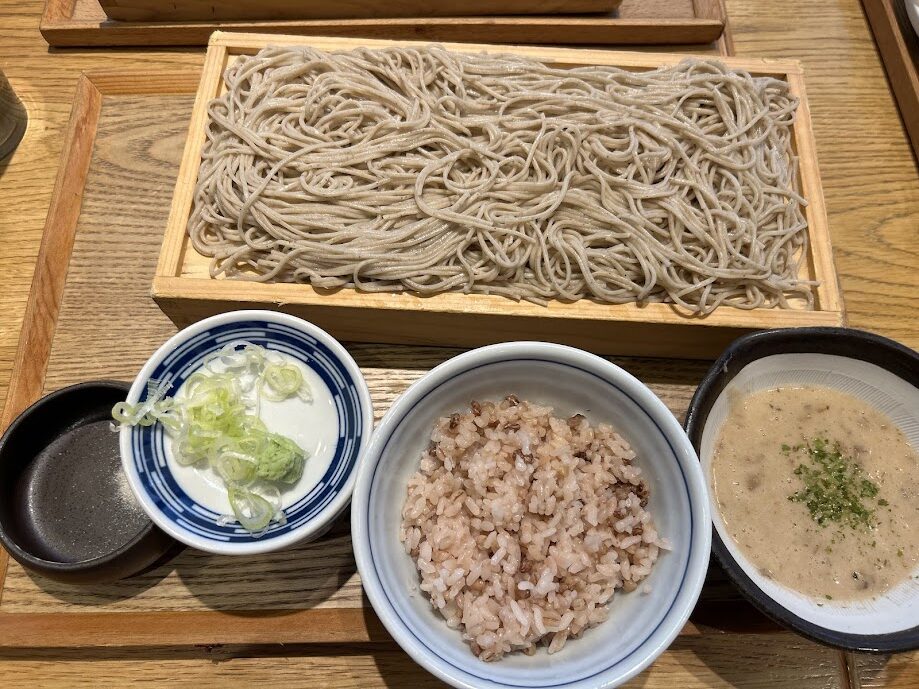 自然薯麦とろとお蕎麦のセット