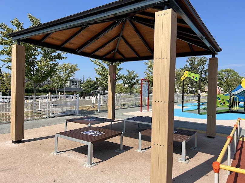 屋根ありベンチ
