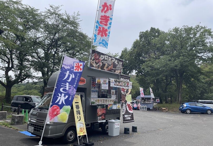 駐車場のキッチンカー