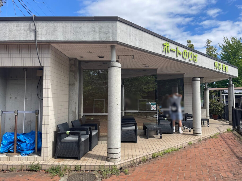 売店の裏