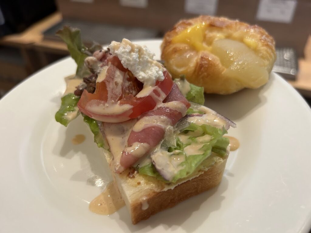 モーニングのパン
