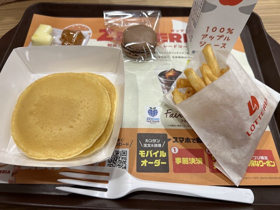 おてがるパンケーキセットとショコラマカロン