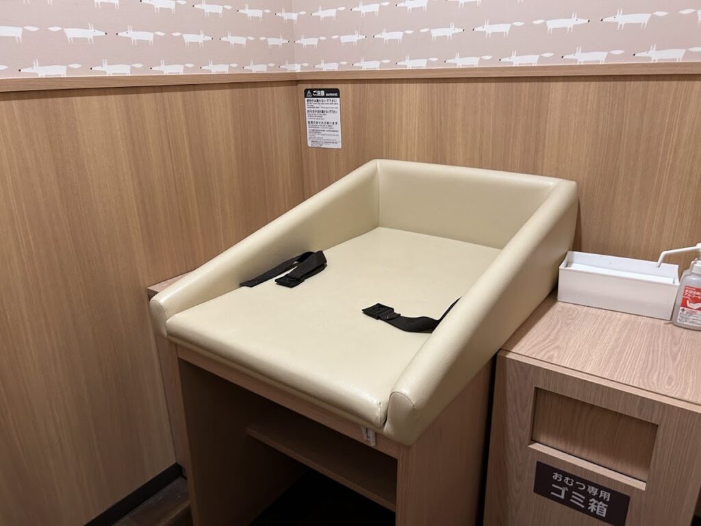 オムツ交換台