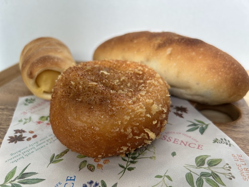 ゆでたまご入りカレーパン