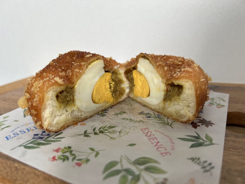 ゆでたまご入りカレーパン断面