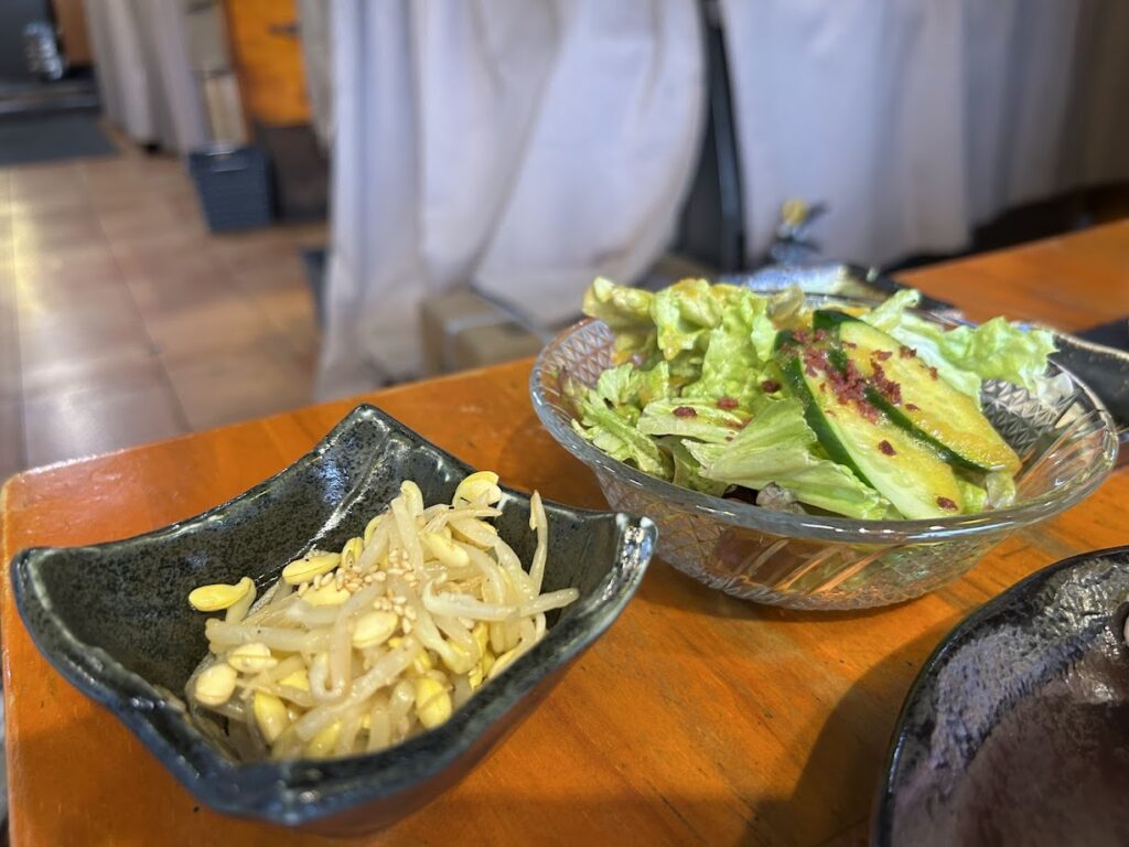 ミニサラダとナムルの小鉢