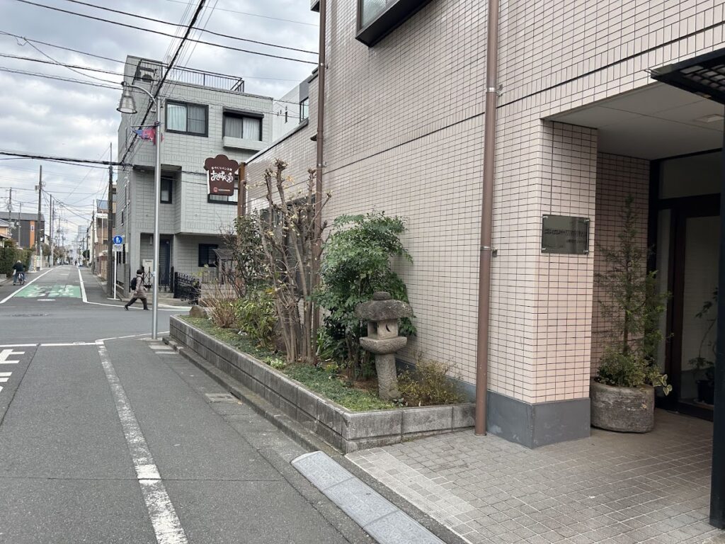 スーパーあきだいのすぐ近く