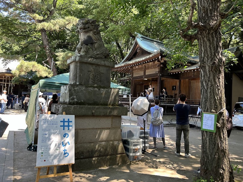 神楽殿ライブの様子