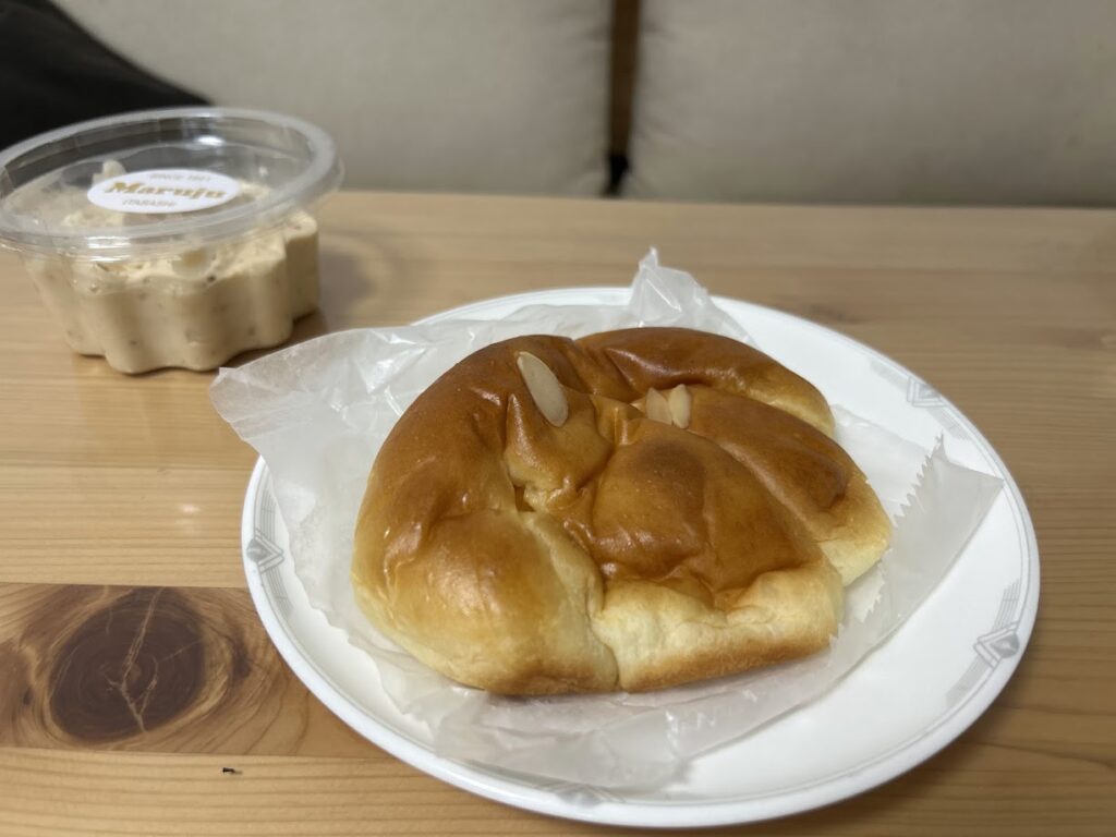 とろけるふんわりクリームパン