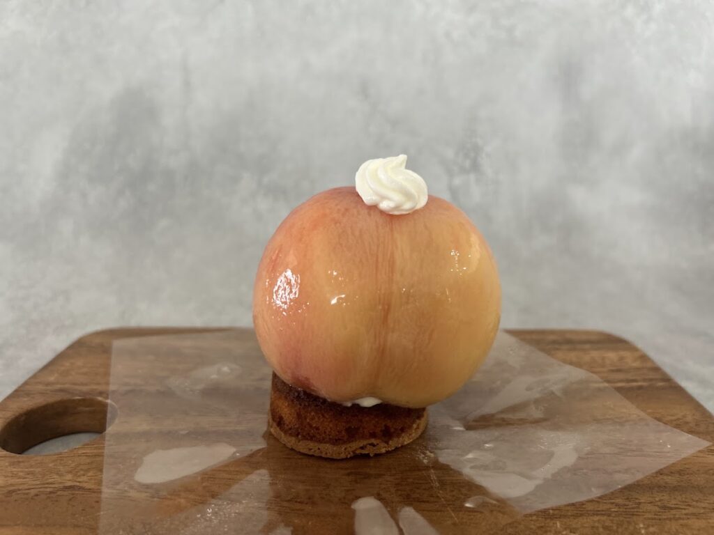 スフレパルヴァン「丸ごと桃タルト」