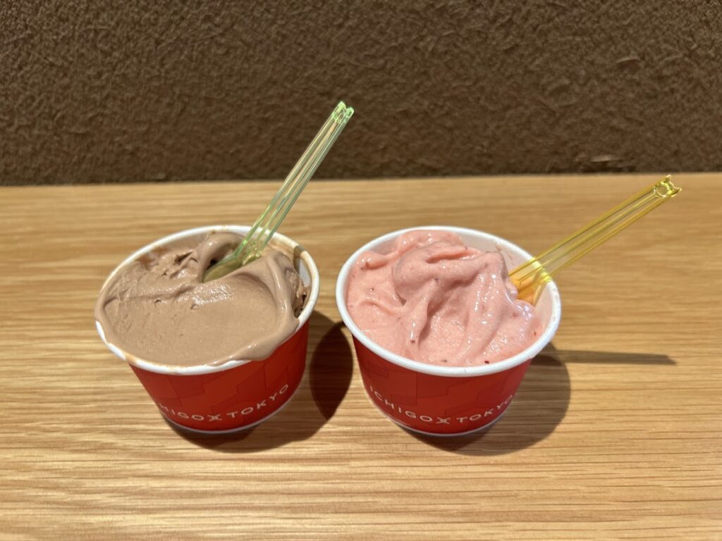 チョコレート(左)