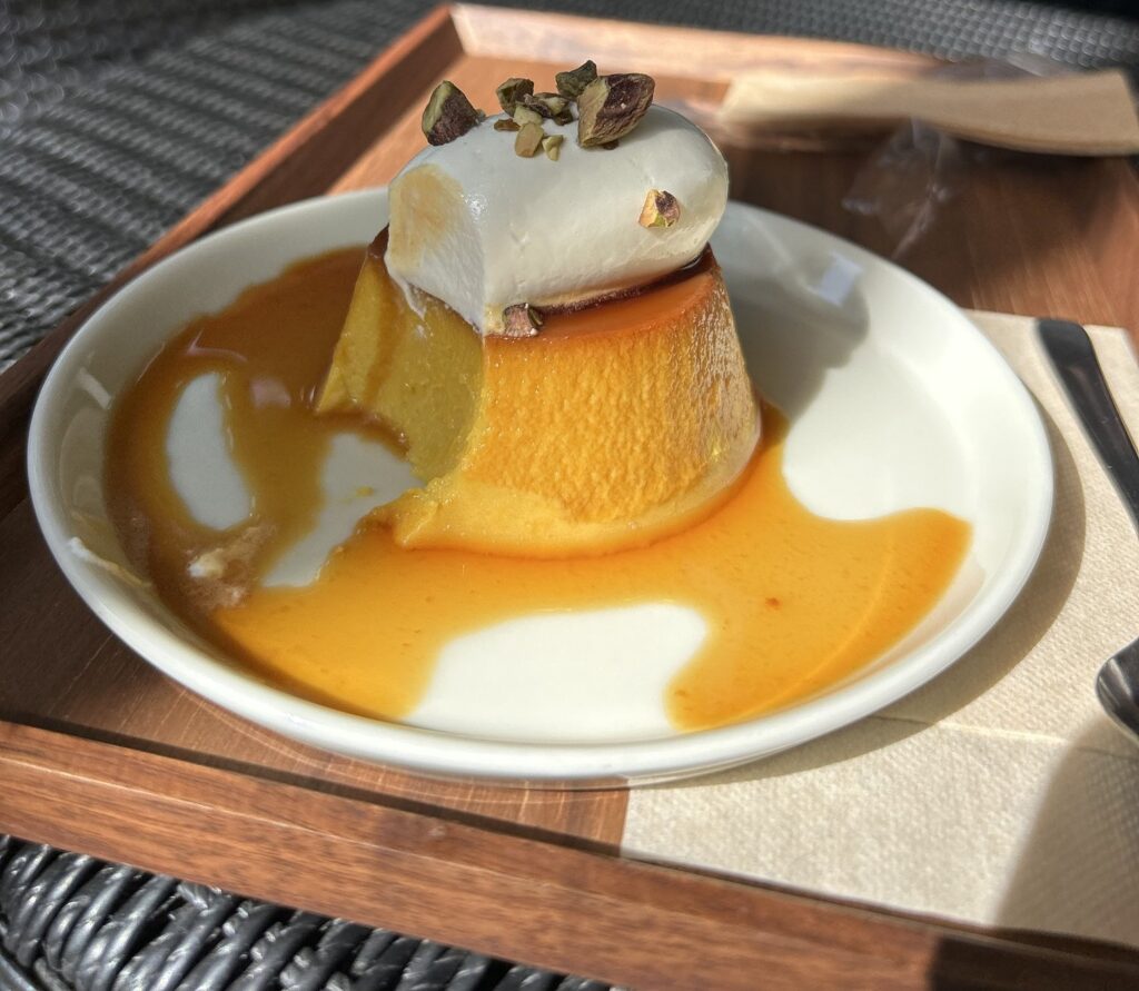 かぼちゃプリンを横から。