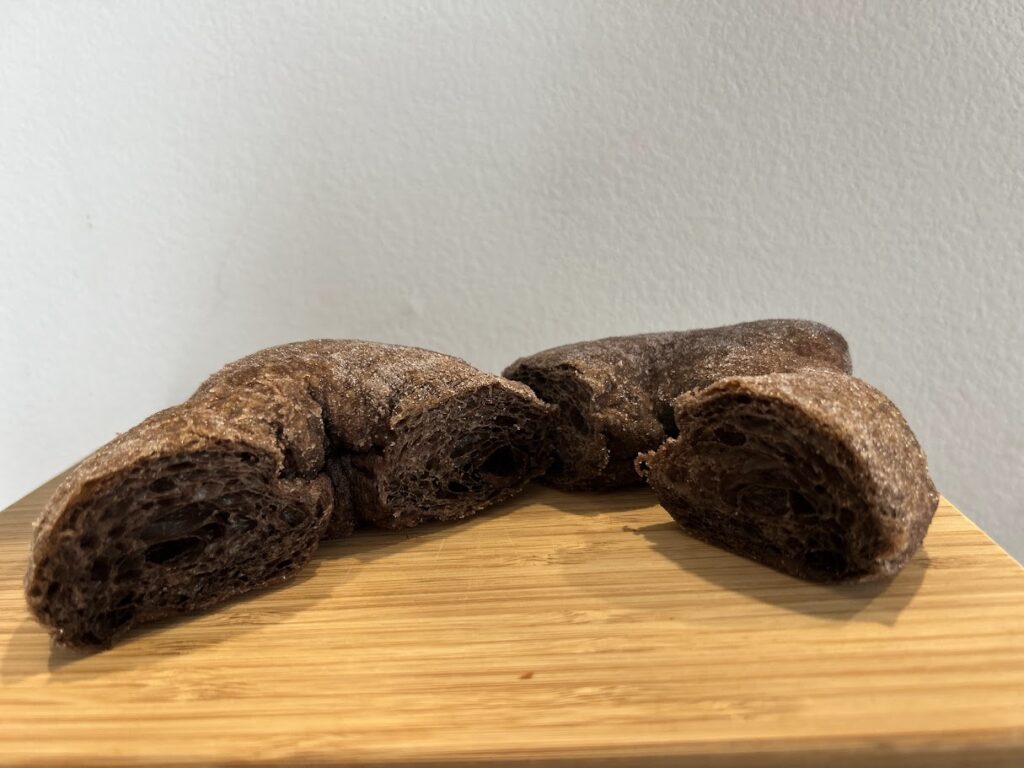 クロワッサンチョコドーナツ断面