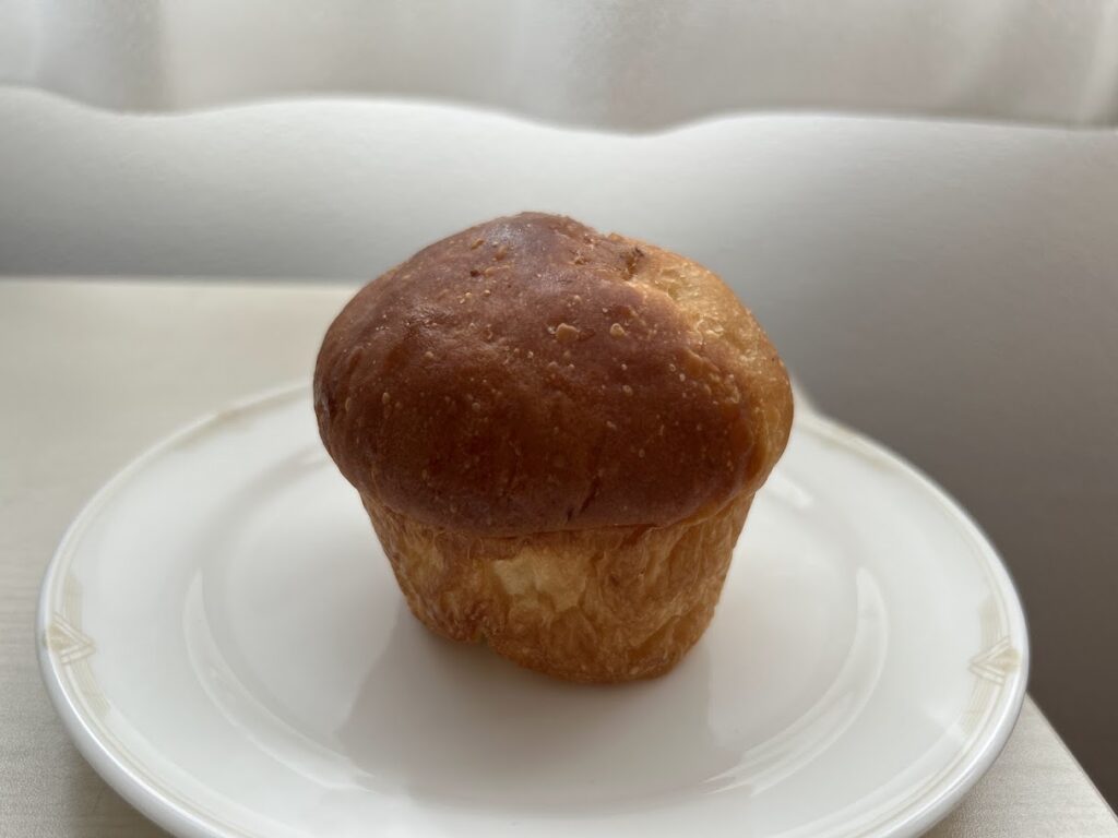 クリームパン。ころんとした丸い形です。