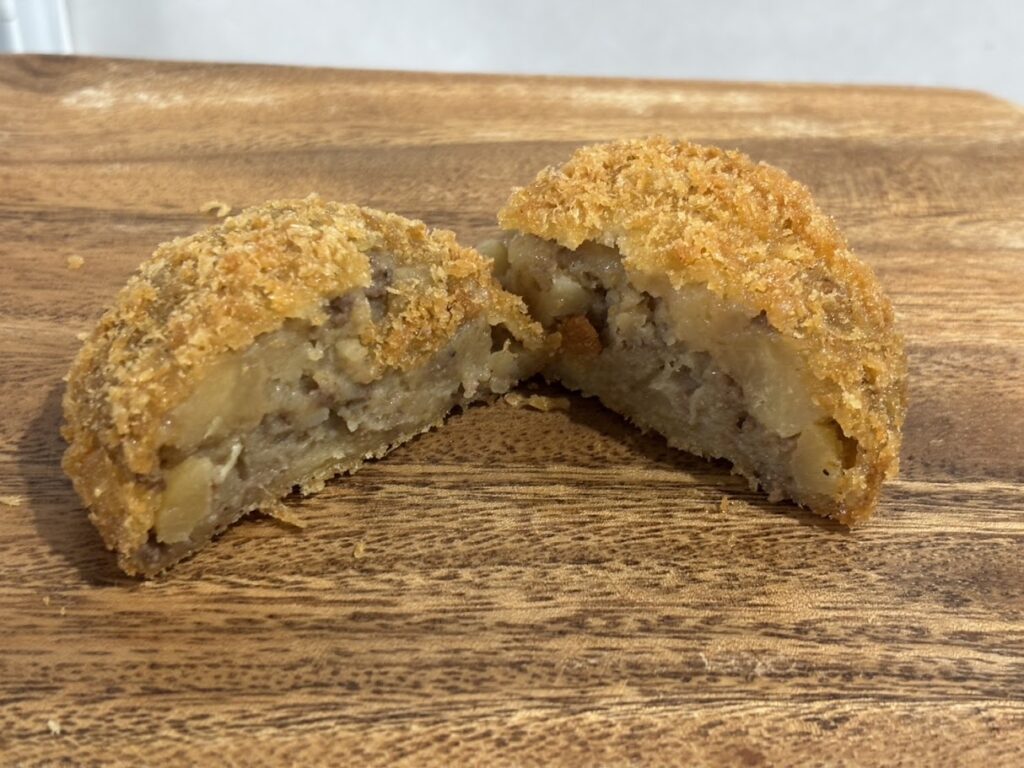 和牛コロッケ 300円。