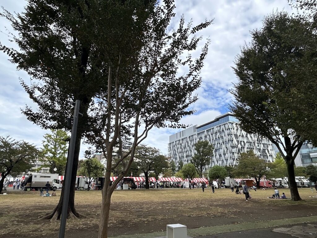 中野セントラルパークの芝生